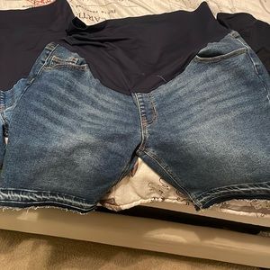 A bundle of maternity shorts and 1 pair of maternity jeans